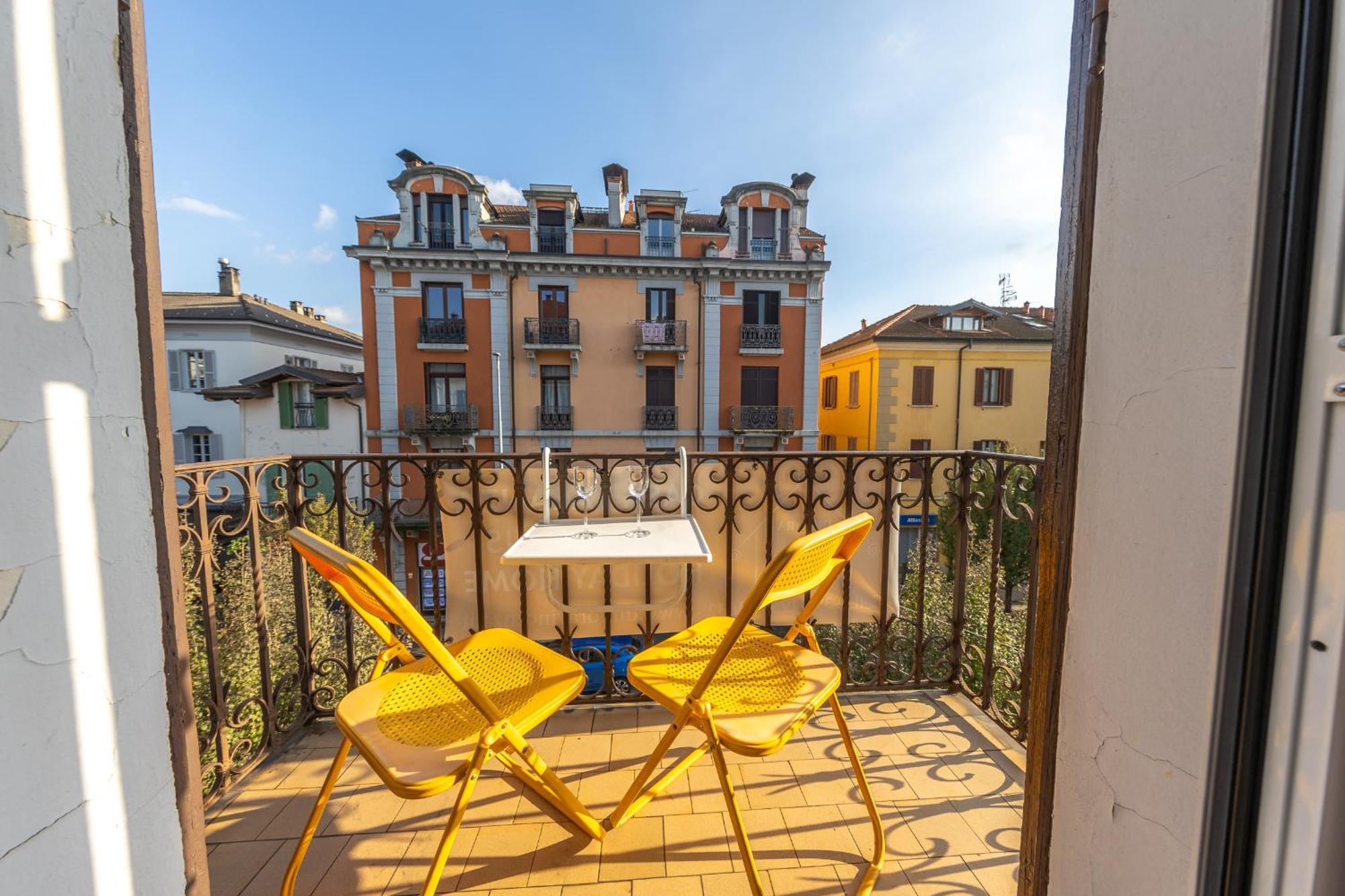Casa Vacanza Dimora Vincenza Luino Bagian luar foto
