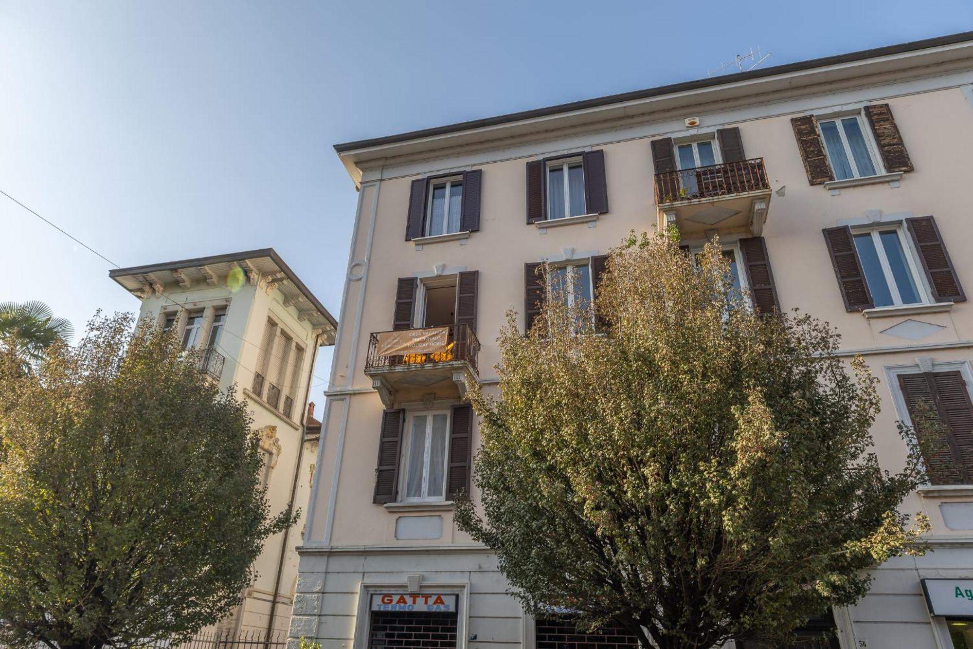 Casa Vacanza Dimora Vincenza Luino Bagian luar foto