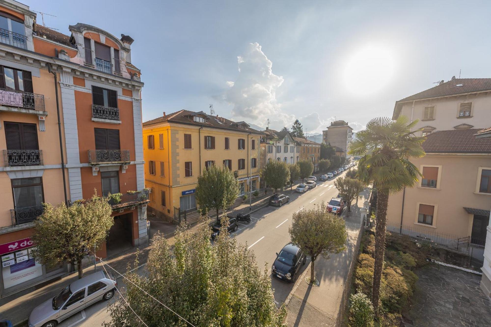 Casa Vacanza Dimora Vincenza Luino Bagian luar foto