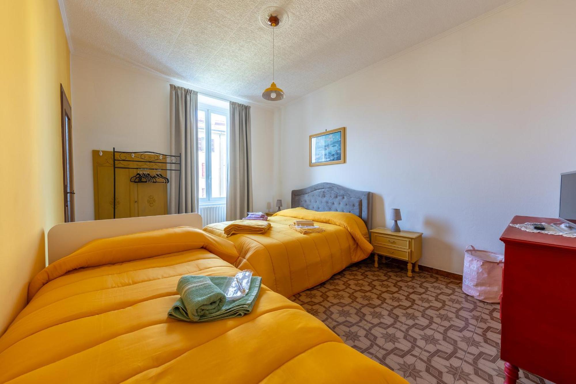 Casa Vacanza Dimora Vincenza Luino Bagian luar foto