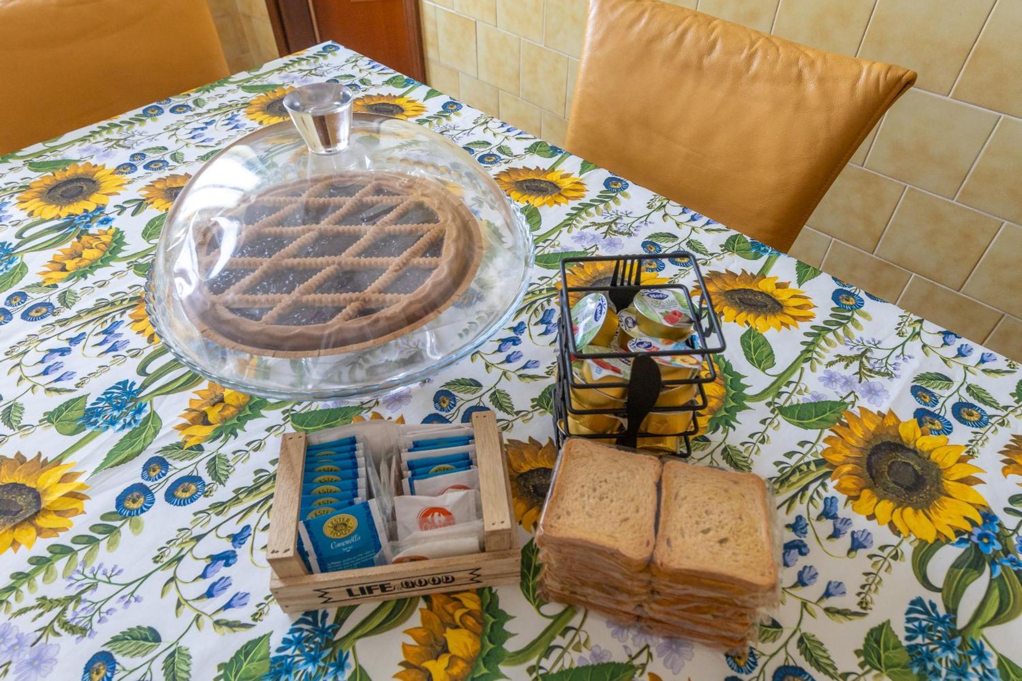Casa Vacanza Dimora Vincenza Luino Bagian luar foto